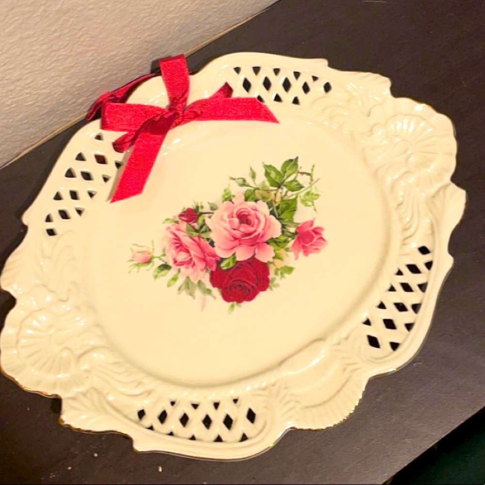 Antique Formalities Ceramic Flower Tray Wall Decor